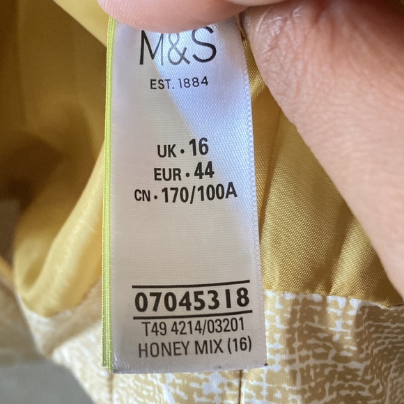 Marks and Spencer Women's Mustard Print Hooded Puffer Jacket, UK Size 16 - Picture 11 of 16